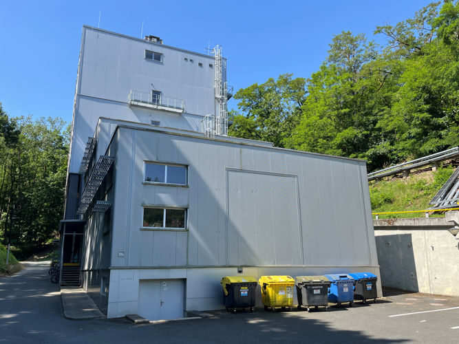 Chlazení urychlovače částic v Ústavu jaderné fyziky