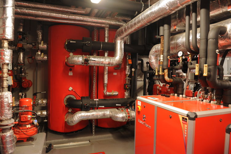 Chlazení urychlovače částic v Ústavu jaderné fyziky